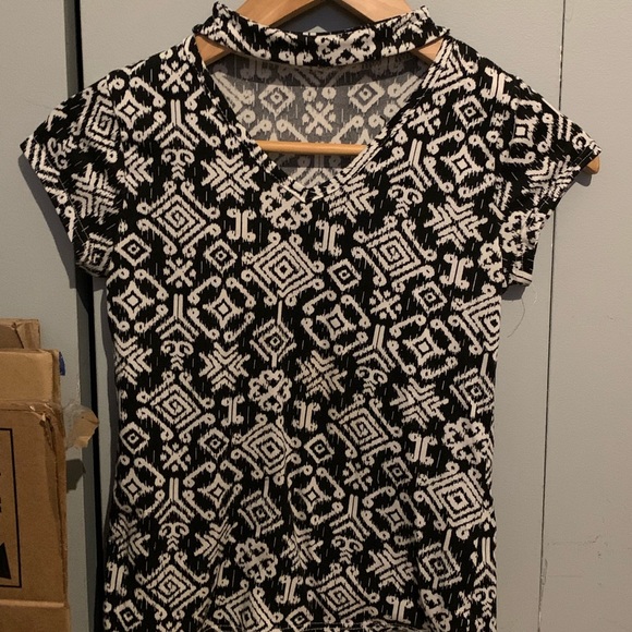 Chandail à motifs cool/ shirt with fun patterns - Picture 1 of 2